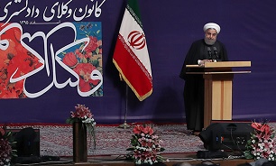 انتقاد از قوه مجریه پاداش هم دارد/ نباید در زندگی خصوصی مردم، دخالت و تفتیش کنیم