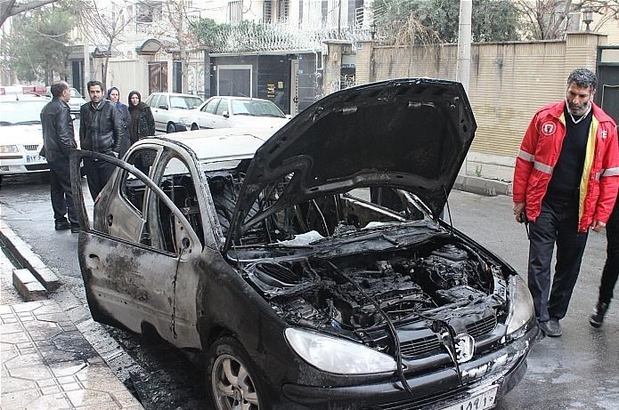 پژو ۲۰۶ در آتش سوخت + تصاویر