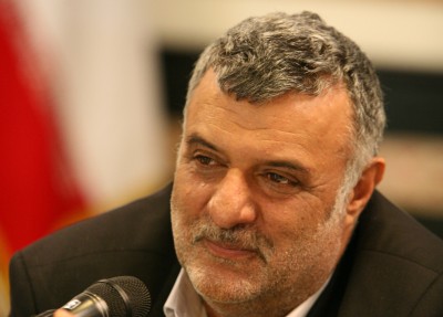 بوسیدن دست وزیر توسط یکی از مسئولان جهاد کشاورزی آذربایجان غربی!+فیلم