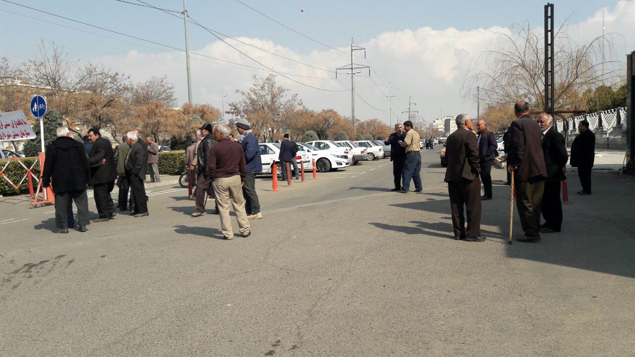 اعتراض جمعی از باغداران قزوینی مقابل استانداری