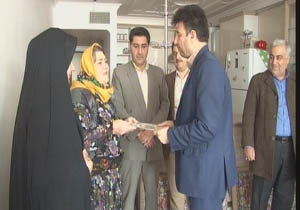 تقدیر از دو خانواده شهید در آستانه سال نو