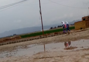 گلایه ساکنین روستای نوده از آسفالت نامناسب + فیلم