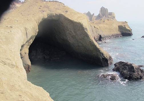هرمز جزیره ی رویاهای رنگی