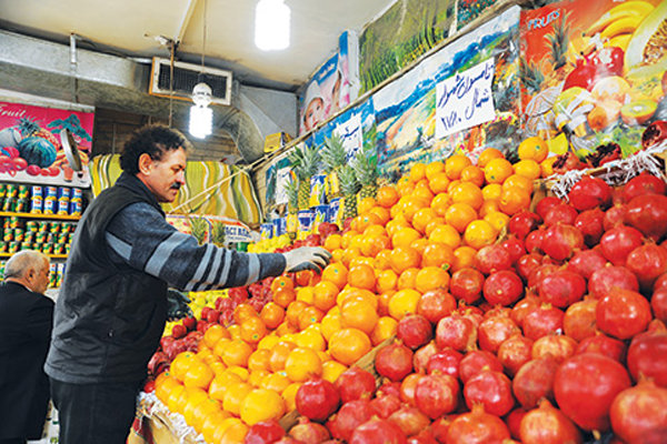 جبران کمبود پرتقال در بازار با رنگ آمیزی بیشترِ موزهای وارداتی/ نارنگی پاکستان به صورت قاچاقی وارد بازار شد
