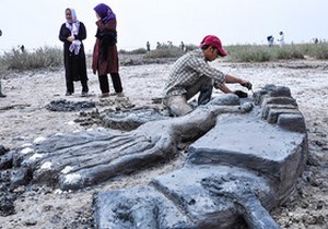 برگزاری اولین جشنواره ملی مجسمه های نمکی تالاب کجی نمکزار نهبندان