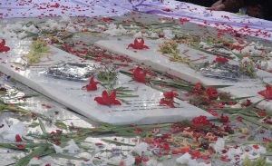 گلباران مزار شهدا در آستانه 22 اسفند روز بزگداشت شهدا