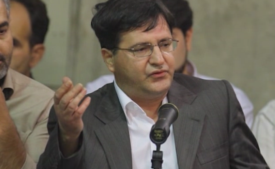 حضور مدیرکل صدا و سیمای کرمانشاه به نمایندگی از دکتر دارابی در منزل مرحوم احمد عزیزی