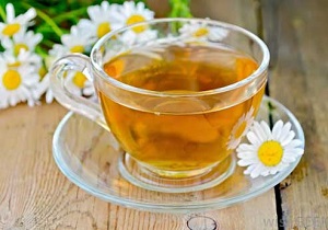 چای سیاه را کنار بگذارید و «دمنوش بابونه» را جایگزین آن کنید