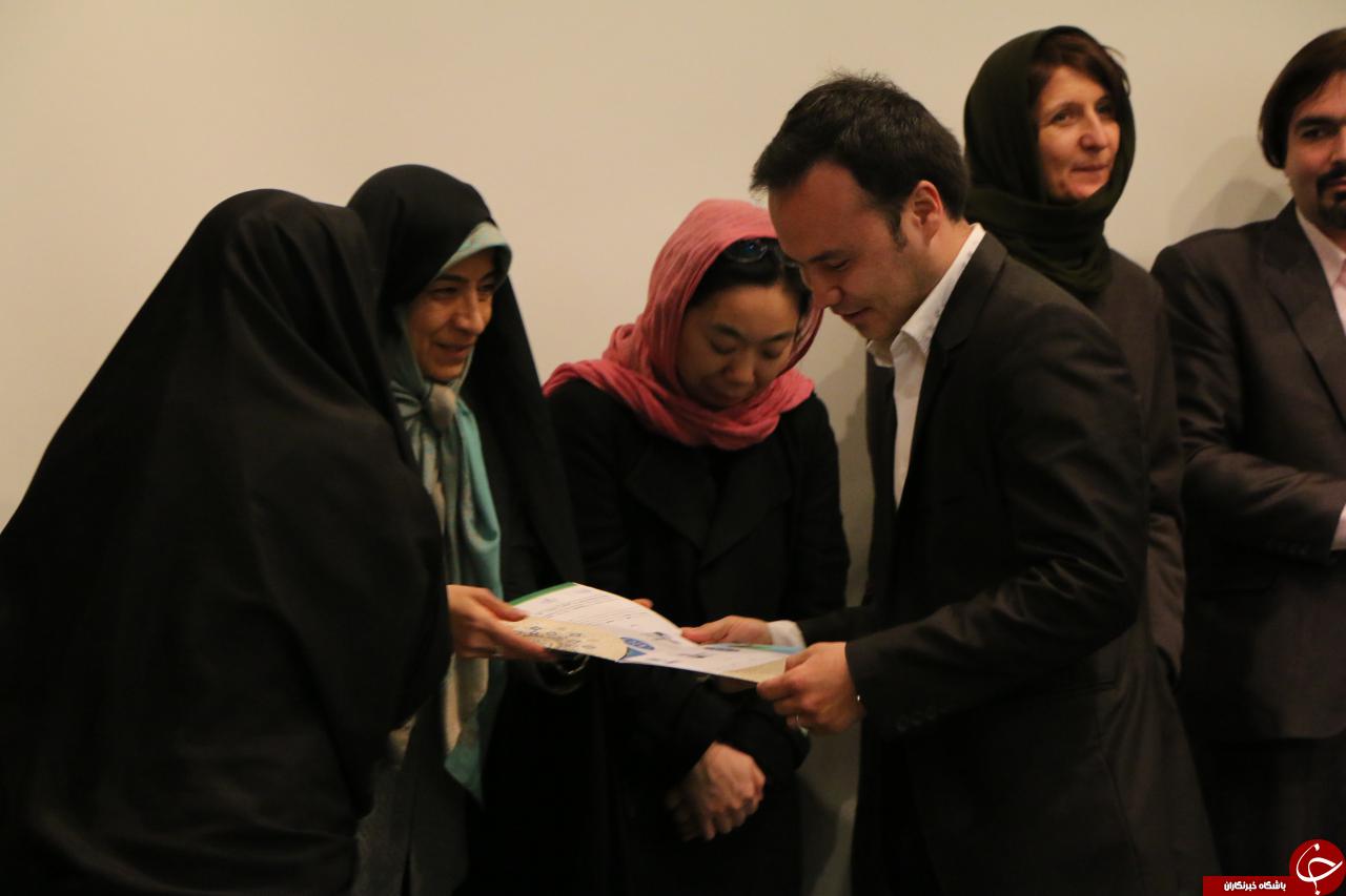 گزارش تصویری از اختتامیه طرح تقویت خانواده سالم و پیشگیری از خشونت های خانگی در جامعه پناهندگان افغان در ایران در دانشگاه مفید استان قم