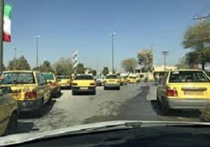 تجمع مجزای تاکسی‌داران و دانشجویان پیام نور مقابل فرمانداری ماهشهر