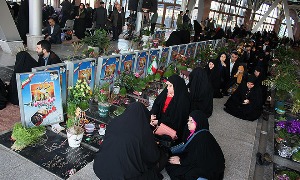 برگزاری مراسم تحویل سال 96 در گلزارهای شهدای گیلان