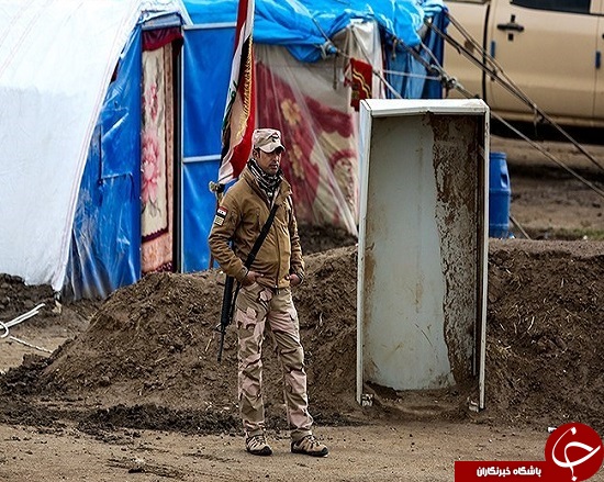 تصاویر آرایش نظامی حشد شعبی در &laquo;تلعفر&raquo; / واکنش جالب رزمنده عراقی به نماد داعش