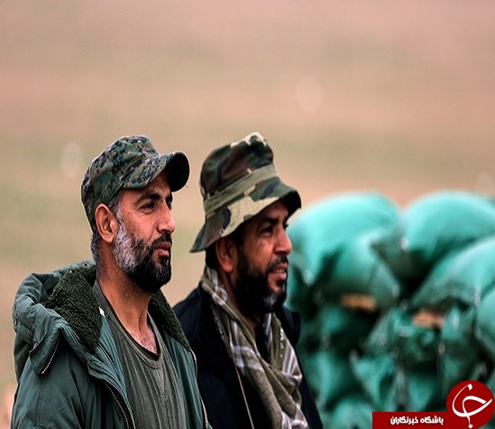 تصاویر آرایش نظامی حشد شعبی در &laquo;تلعفر&raquo; / واکنش جالب رزمنده عراقی به نماد داعش