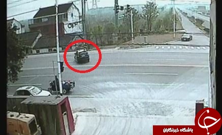 فرود خودرو بر بام یک خانه! +تصاویر