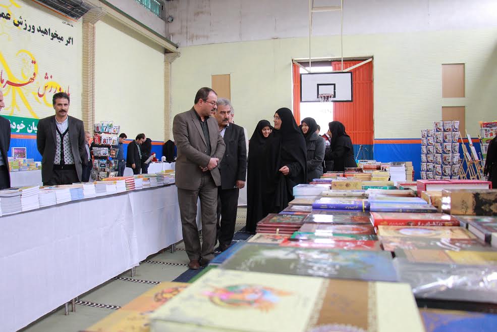برگزاری نمايشگاه كتاب و پوستر با موضوع عفاف وحجاب چتر امنيت