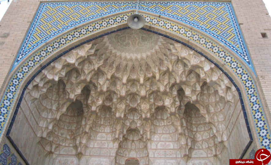 نمایی زیبا از ورودی مسجد و مدرسه علمیه آقابزرگ + تصاویر