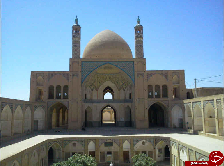 نمایی زیبا از ورودی مسجد و مدرسه علمیه آقابزرگ + تصاویر