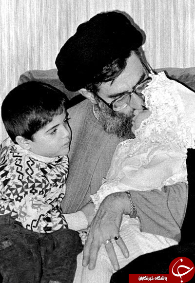 تصاویری دیده نشده از رهبر انقلاب و فرزندان شهدا