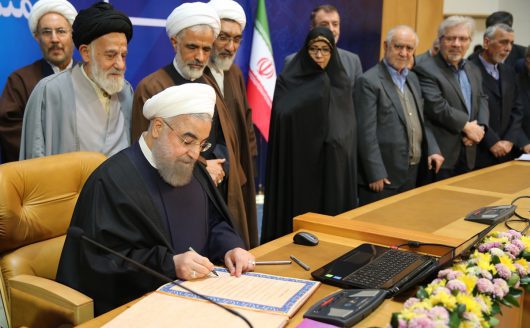 از  منشور &laquo;روحانی&raquo; تا چوبه دار &laquo;زنجانی&raquo; / شلیک به ذخایر انقلاب!/ ماجرای &laquo;آقا محمود&raquo; و بازداشتش/ اَذان آخر موذن زاده/