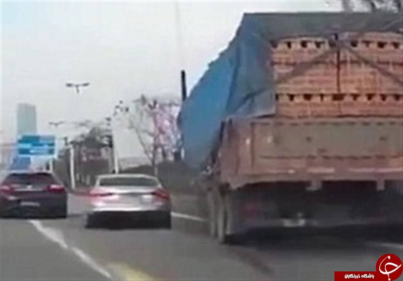 لحظه وحشتناک دفن شدن خودرو زیر چند تن آجر +عکس