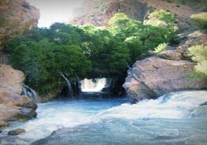 نمایی از آبشار ابملخ در سمیرم + تصاویر