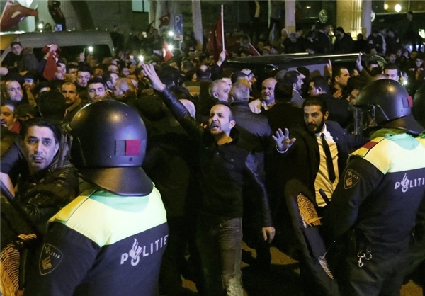 احضار نماینده هلند در آنکارا به دلیل بی‌احترامی به معترضان ترکیه‌‎ای