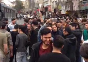 اعتراض برخی مغازه‌داران به حضور دست‌فروشان + فیلم