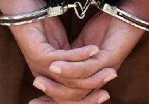 دستبند پلیس بر دستان دندانپزشک قلابی در خاش