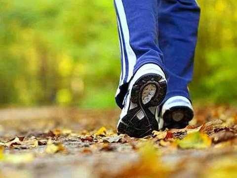 6 شیوه تقویت عضلات شکم هنگام پیاده روی