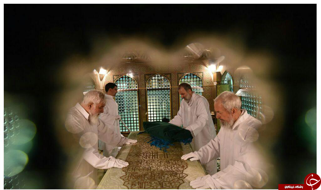 غبارروبی روضه منوره رضوی درآستانه سال نو+ تصاویر