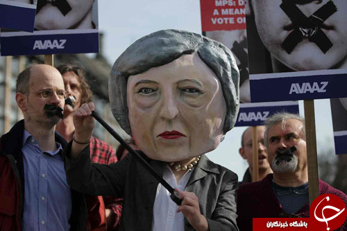 از  ماسک دونالد ترامپ تا خبرنگاری بر روی نردبان