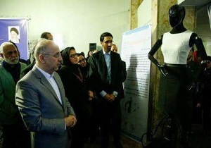 ربات «مانکن ایرانی» از راه رسید/ مانکن‌های وارداتی از دور خارج می شوند