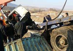 یک کشته براثر واژگونی تریلر در لرستان