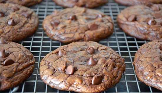 طرز تهیه شیرینی شکلاتی قهوه ای برای عید