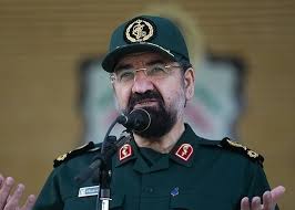 دیپلماسی انقلابی "ماجراجویی و جنگ‌طلبی" نیست/وضعیت اقتصادی و معیشت مردم ضعیف است