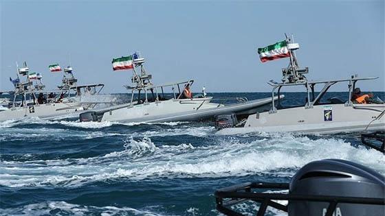 ناوهای ایرانی و پاکستانی در دریای عمان تمرین مشترک برگزار کردند