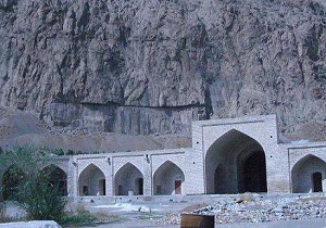 گذری در کاروانسرای  عباسی بیستون