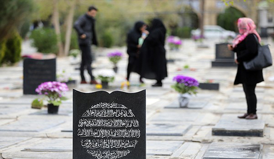 صدقه بهترین هدیه برای مسافران خاک/ ملاقاتی به بهانه پنج‌شنبه آخر سال