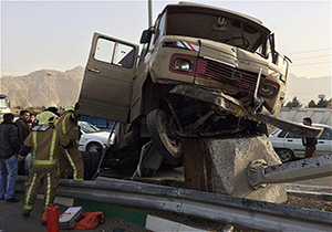 برخورد مینی‌بوس مسافربری با پراید در مسیر خاوران/ 5 خانم و 3 آقا مصدوم شدند