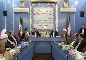 امامان جمعه به مشارکت حداکثری در انتخابات کمک کنند