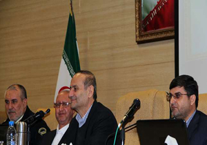 نباید به بهانه نقد دولت، دستاوردهای نظام را زیر سوال برد