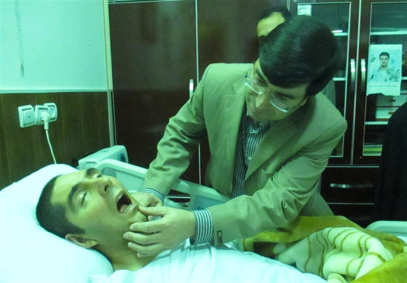 دیدار جمعی از پزشکان با شهید زنده لرستان + تصاویر
