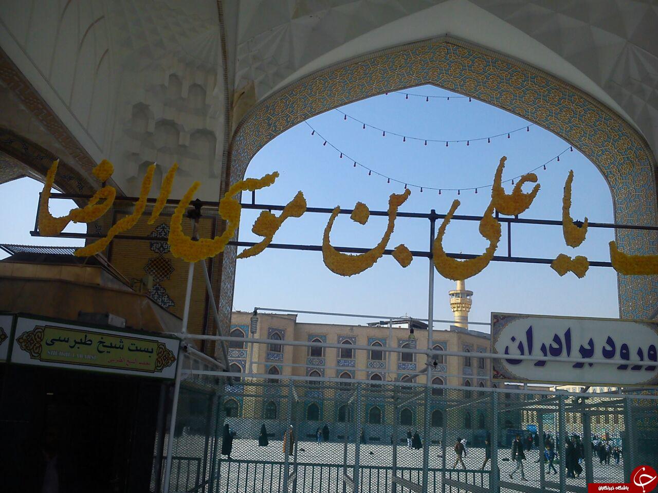 غبار روبی ضریح امام رضا (ع) در آستانه سال نو + تصاویر