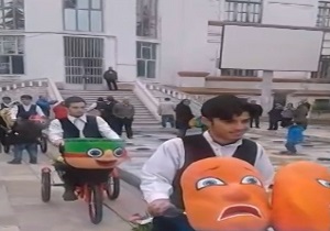 حرکت نمادین سه چرخه ها در سفره هفت سین + فیلم