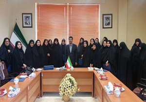 تجلیل فرماندار نطنز از 30 بانوی نمونه نطنزی