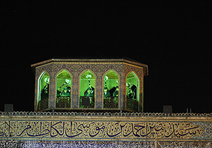 نواخته شدن نقاره‌خانه حرم شاهچراغ(ع) در لحظه تحویل سال