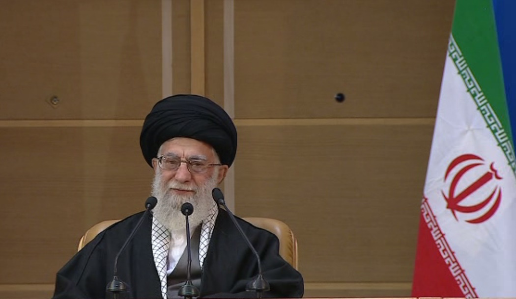 رهبر انقلاب وارد سالن اجلاس سران تهران شدند