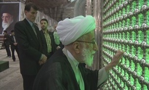 ادای احترام آیت الله جنتی به مقام شامخ امام راحل