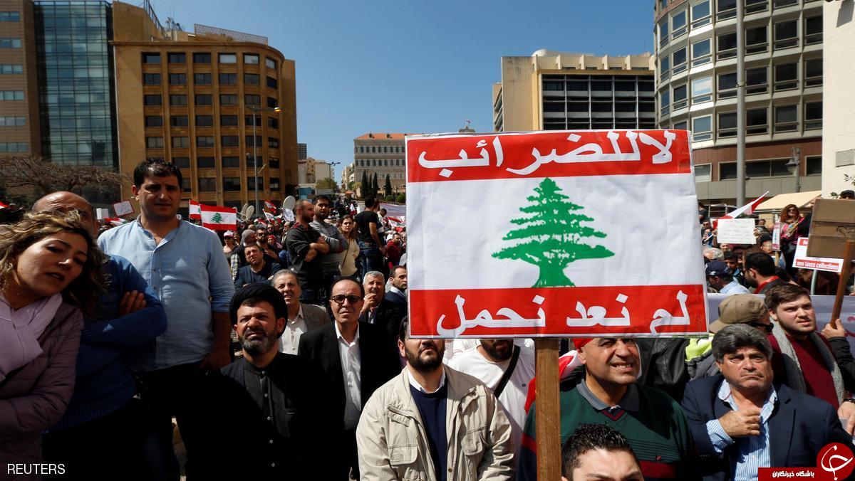 تظاهرات در لبنان در اعتراض به افزایش مالیات/ پرتاب بطری آب و گوجه فرنگی به سوی سعد حریری+تصاویر