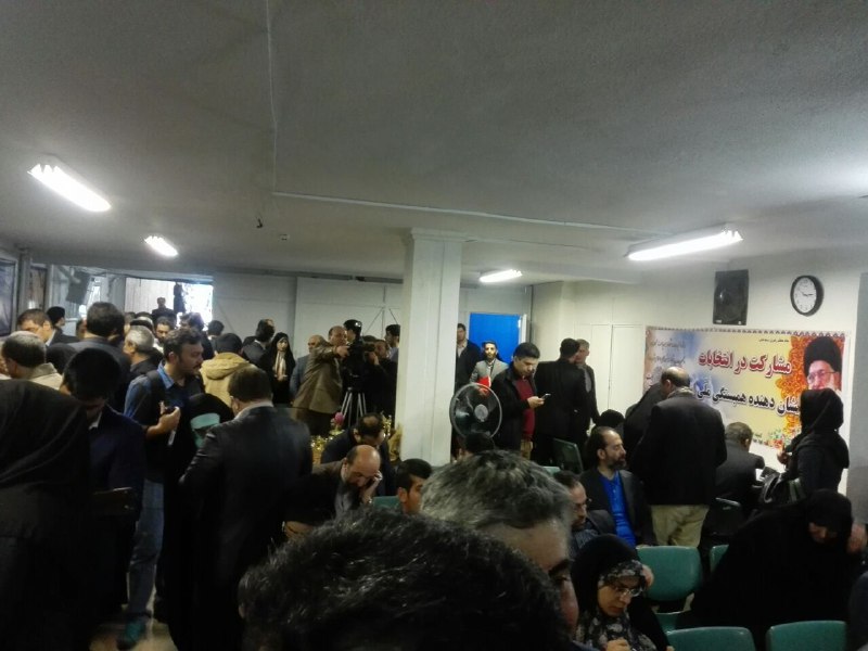 چه کسانی برای ثبت نام در انتخابات شورای شهر تهران در فرمانداری حضور یافتند؟+ تصاویر